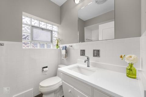 4319 W Devon Ave, Chicago, IL 60646 photo 8