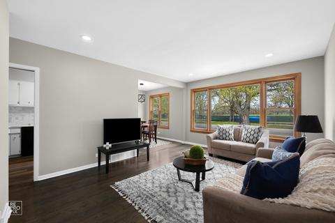 4319 W Devon Ave, Chicago, IL 60646 photo 2