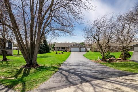 5577 Shrewsbury Ln, Rockford, IL 61109
