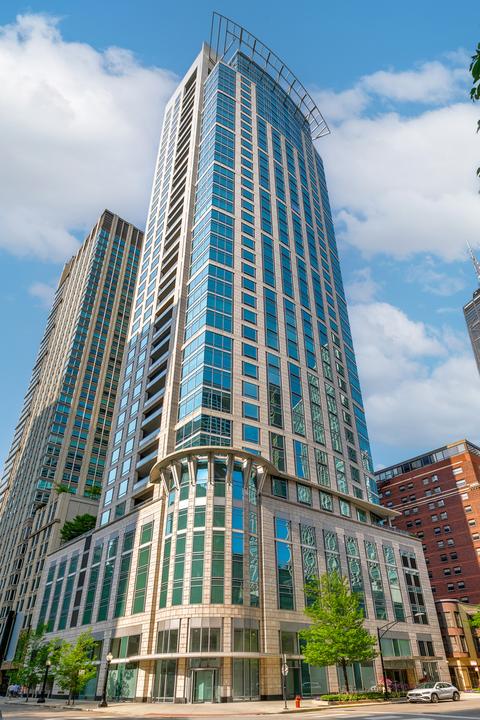 50 E Chestnut St #2701, Chicago, IL 60611
