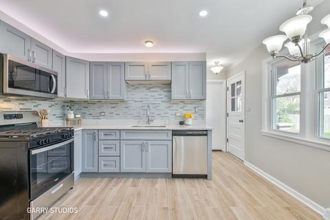 3 N711 Broadview Ave, Addison, IL 60101 photo 2