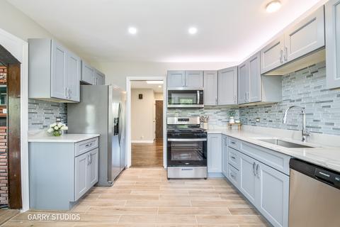 3 N711 Broadview Ave, Addison, IL 60101 photo 4
