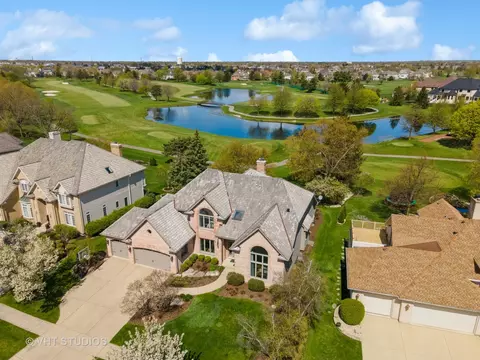 3343 White Eagle Dr, Naperville, IL 60564 photo 2