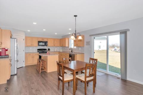 1721 Eagle Ct, Morris, IL 60450 photo 4