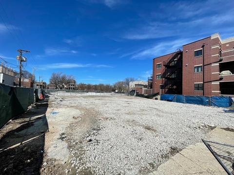 1242 W Melrose St, Chicago, IL 60657
