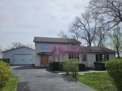 531 S Hieland Rd, Saint Anne, IL 60964