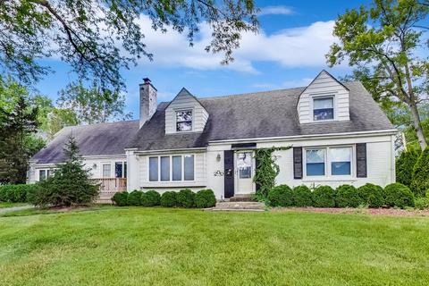 200 Grant Ave, Clarendon Hills, IL 60514