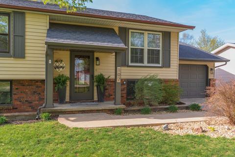 107 E North St, Towanda, IL 61776 photo 2