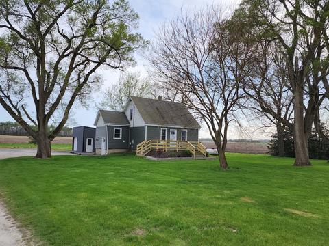 6522 E 3500s Rd, Saint Anne, IL 60964
