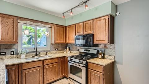 323 S Walnut St, Itasca, IL 60143 photo 7