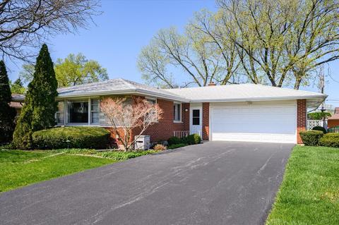 366 Lance Dr, Des Plaines, IL 60016