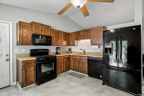 1110 Parliament Rd, Normal, IL 61761 photo 5
