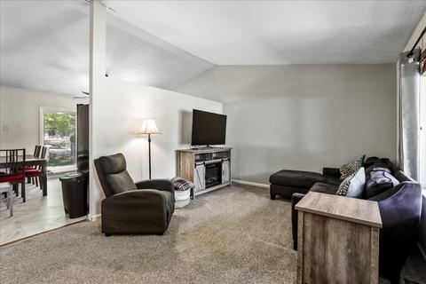 1110 Parliament Rd, Normal, IL 61761 photo 3