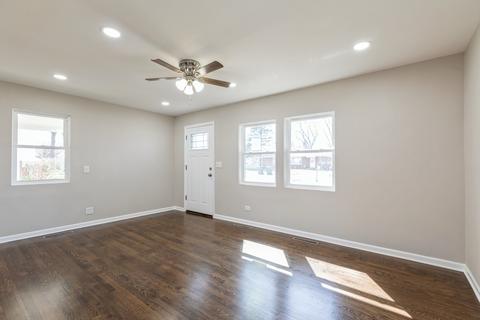 2408 Hyde Park Ave, Holiday Hills, IL 60051 photo 4