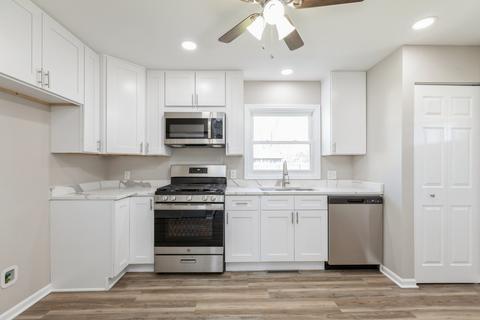 2408 Hyde Park Ave, Holiday Hills, IL 60051 photo 6