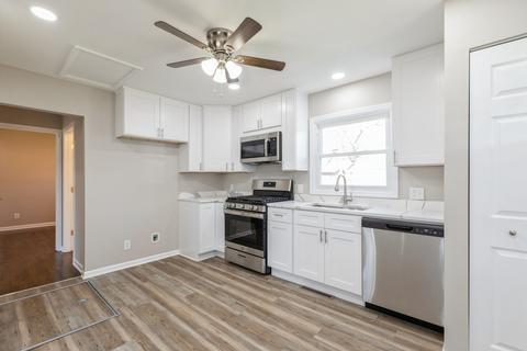 2408 Hyde Park Ave, Holiday Hills, IL 60051 photo 8