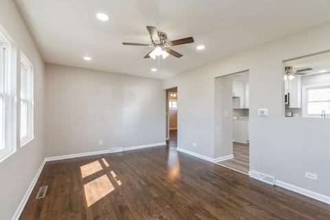 2408 Hyde Park Ave, Holiday Hills, IL 60051 photo 3