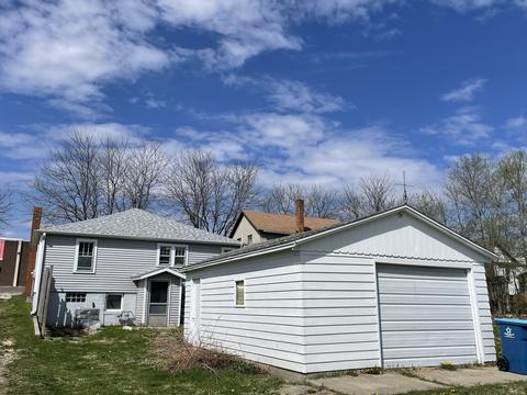 111 E Devlin St, Spring Valley, IL 61362 photo 2
