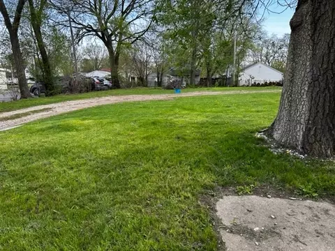 915 W Bradley Ave, Champaign, IL 61821