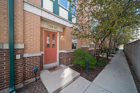 255 South Blvd #16, Oak Park, IL 60302
