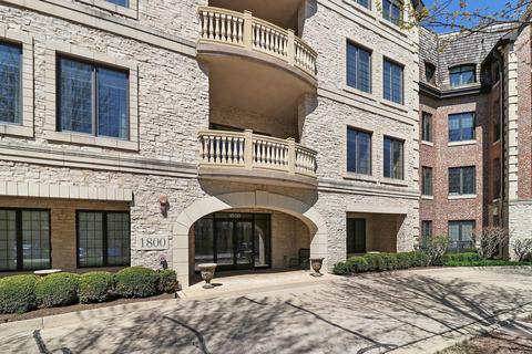 1800 Amberley Ct #104, Lake Forest, IL 60045