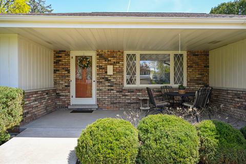 1535 N Summit St, Wheaton, IL 60187 photo 4