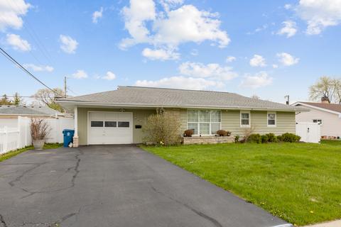 912 Hankes Ave, Aurora, IL 60505