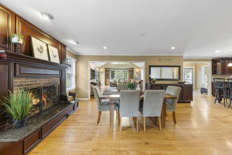 405 Bluegrass Dr, Wheaton, IL 60189 photo 7