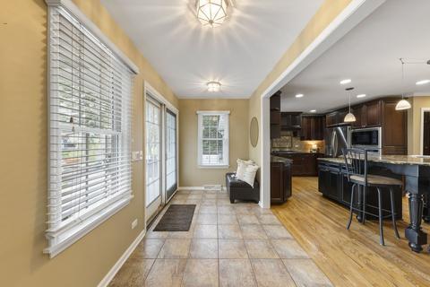 405 Bluegrass Dr, Wheaton, IL 60189 photo 12