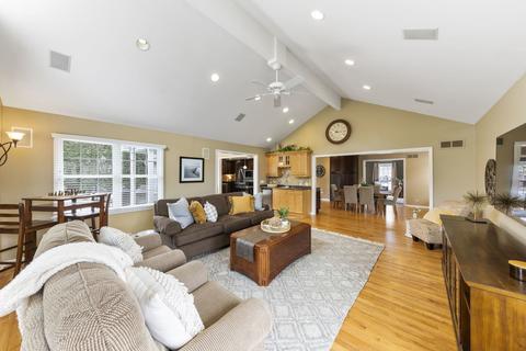 405 Bluegrass Dr, Wheaton, IL 60189 photo 9