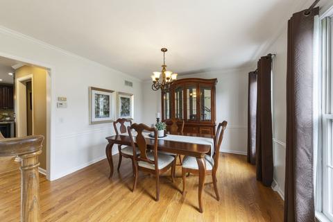 405 Bluegrass Dr, Wheaton, IL 60189 photo 4