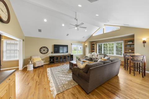 405 Bluegrass Dr, Wheaton, IL 60189 photo 11