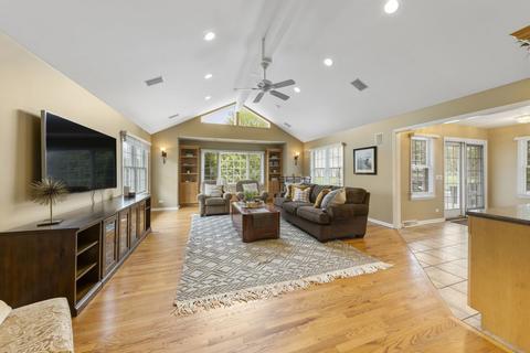405 Bluegrass Dr, Wheaton, IL 60189 photo 8
