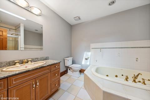 33 E Maple Ave, Roselle, IL 60172 photo 16