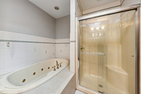 33 E Maple Ave, Roselle, IL 60172 photo 17