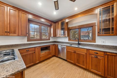 33 E Maple Ave, Roselle, IL 60172 photo 8