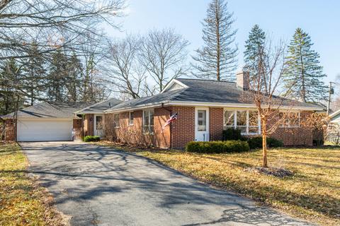 138 Thomas Dr, Sycamore, IL 60178