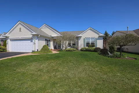 12394 Arlington Dr, Huntley, IL 60142