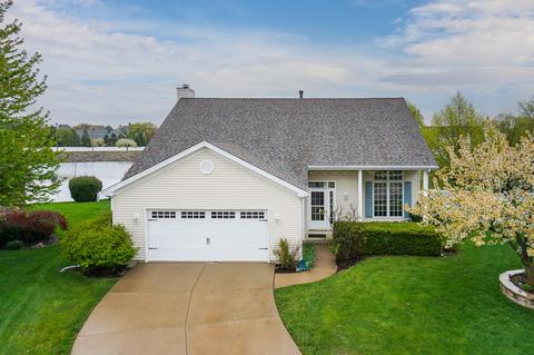 25 Long Cove Ct, Bloomington, IL 61704