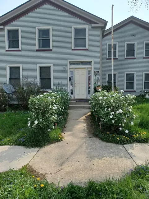 359 S Madison St S, Woodstock, IL 60098