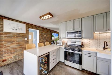 414 E Schiller St, Elmhurst, IL 60126 photo 9