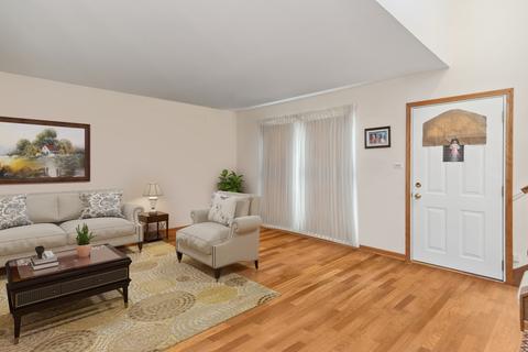 1124 Needham Rd, Naperville, IL 60563 photo 2