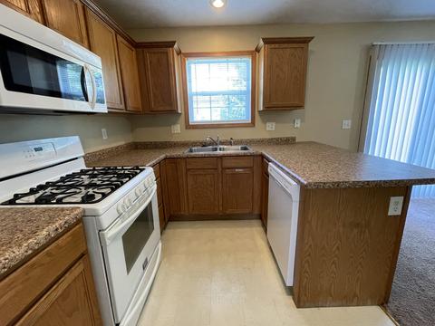 94 E Poplar St, Normal, IL 61761 photo 4
