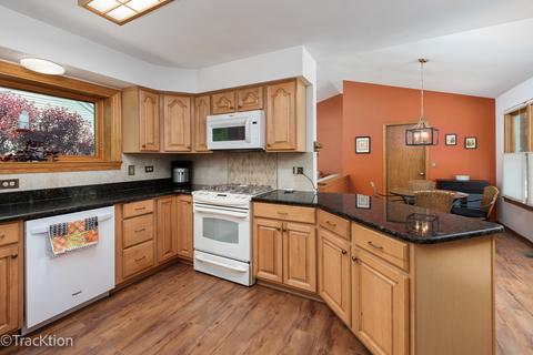 751 Red Oak Dr, Bartlett, IL 60103 photo 8