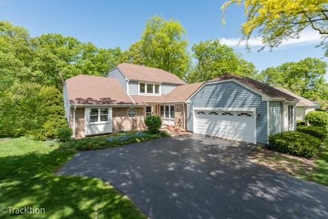 751 Red Oak Dr, Bartlett, IL 60103