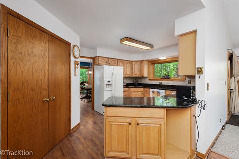 751 Red Oak Dr, Bartlett, IL 60103 photo 9
