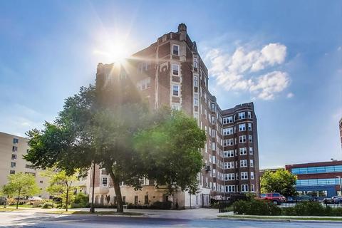 6334 N Sheridan Rd #2C, Chicago, IL 60660
