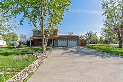 902 Warren St, Chenoa, IL 61726