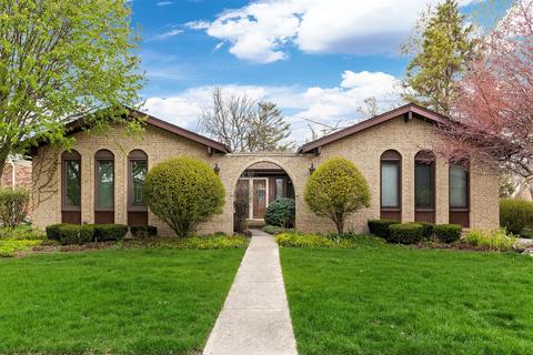 1344 E Cooper Dr, Palatine, IL 60074