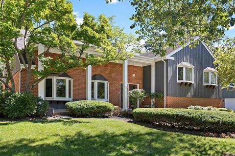 781 Carriage Way, Deerfield, IL 60015
